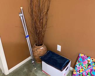 Dividers, urn with willows etc