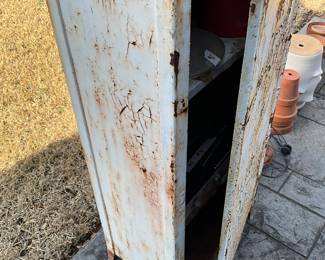 Metal cabinet