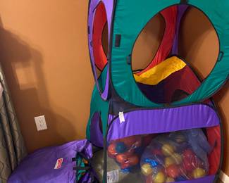More toy holders & play items