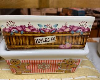 Small loaf pans in Kitchen