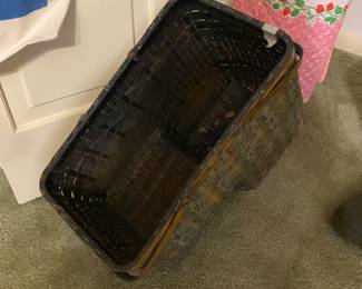 Basket for stairway