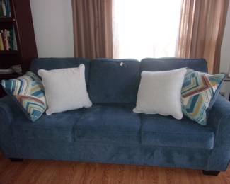 Great Sofa w/Pillows