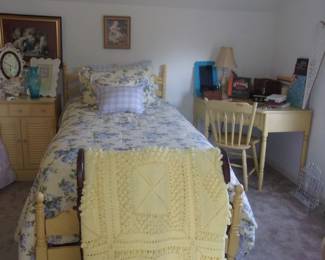 ETHAN ALLEN Twin Bed, Corner Desk/Chair, Quilt Rack w/Hand Made Bed Spread