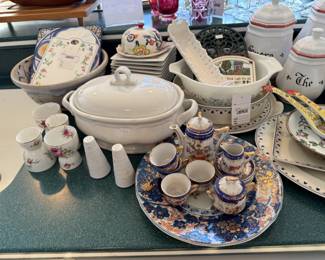 Pyrex Colonial Mist #443, Villeroy & Boch Mariposa Cheese Board