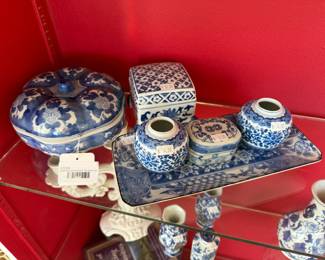 Qianlong Period Style Porcelain Jar