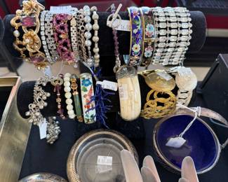 Bracelets 