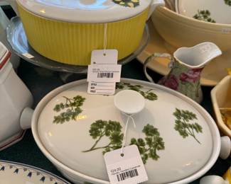 Georges Briard Round Casserole, Parsley Handled Casserole