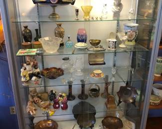 4' wide tall showcase, paid over $800 brand new in 2006 $300 in perfect condition!