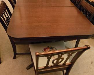 2940's Duncan Phyfe Dining Table with 6 Chairs - 