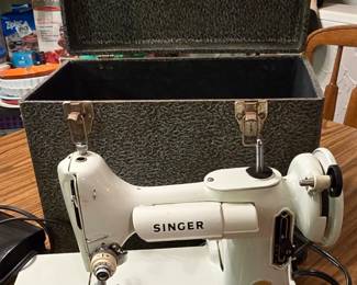 #8 Singer Featherweight Sewing Machine 
