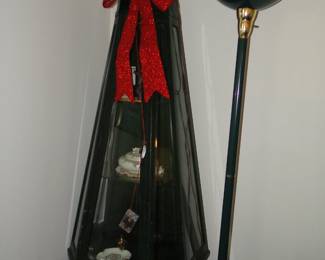 Pyramid Shelf Display