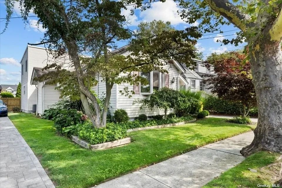 CEDARHURST ESTATE SALE