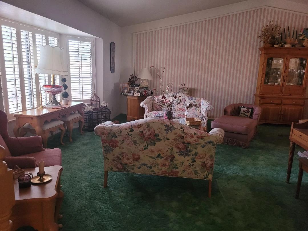 mom living room furn