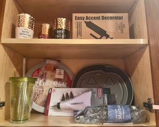 The Pampered Chef Easy Accent Decorator, Rowoco Crust Shield, Farberware Cake & Pastry Decorating Set