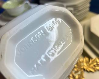 Johnson Bros Heritage White Dinnerware Set