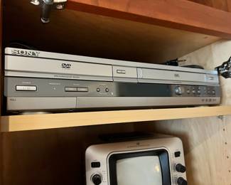 Sony DVD/VHS Combo Player –  SLV-D560P 