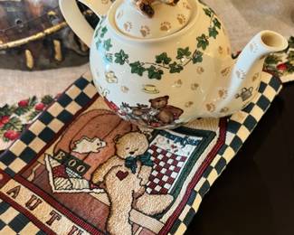 25th Anniversary Boyd's Bears Teapot 
