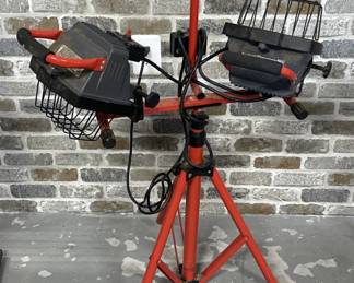 Craftsman 2- Work Lights on Tripod Stand