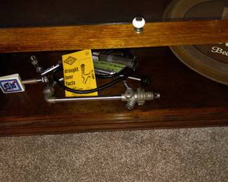 Items Located In The 1st Bedroom ( Vintage Beer Room)Items Located In The 1st Bedroom ( Vintage Beer Room)