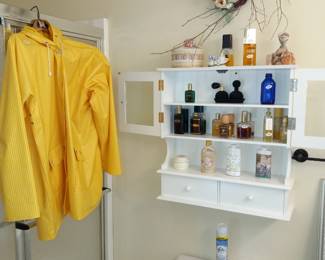 Items Located In The 1st Bedroom Bathroom