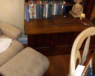 Items Located In The Dining Room