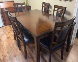 Diningroom Table With 6 Chairs