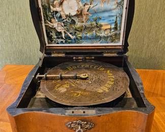 Polyphon (Germany) musical boxes and cabinet