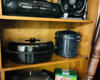 Large pressure cooker with box