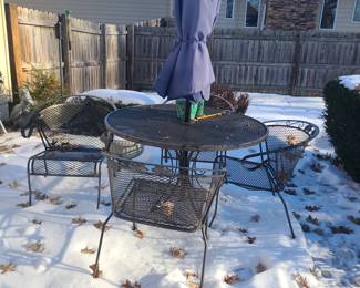 Wrought iron table/4 chairs