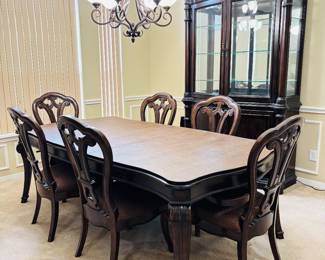Bernhardt dining furniture set 