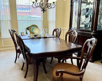 Bernhardt dining furniture set 