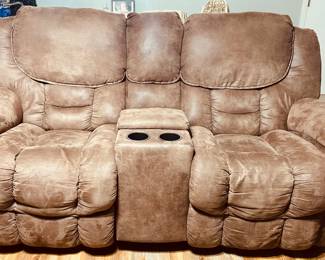 Comfy Power Love Seat 