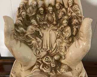 Stunning Last Supper in God’s Hands on Bible 