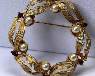 GarlandInspired Brooch With Faux Pearls