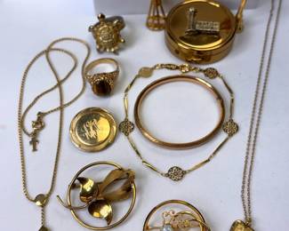 A mix of Gold Tone Pieces