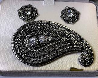 Lia Brooch