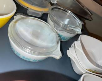 more Pyrex...  Butterprint I think.. with lids!  And lots of Corningware casserole dishes