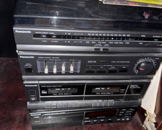 Panasonic stereo with speakers, works great!