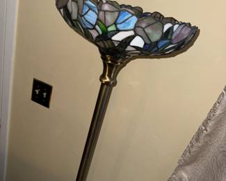 Tiffany STYLE lamp pretty!
