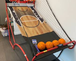 IN DOORS ELECTRONIC DUAL HOOP BASKETBALL GAME.