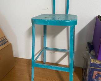 METAL CHAIR.