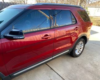 GORGEOUS 2017 FORD EXPLORER XLT FWD 2.3 LITER ECOBOOST LOADED SEE FACTORY STICKERS POSTED. NEW TIRES AND NEW BATTERY.