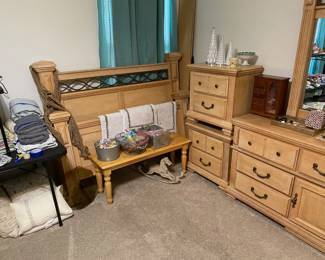 QUEEN SIZE BEDROOM SET