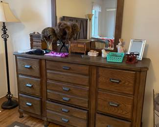 dresser w/mirror