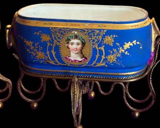 Close up of Center piece of garniture set