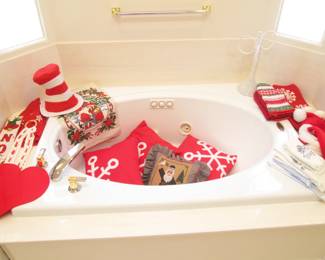 Christmas Linens & Throw Pillows