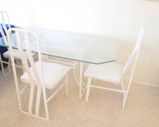 Dinette Table/4-Chairs (1-Broken) Octagonal Glass Top