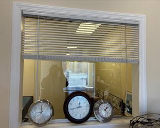 Window Blinds & Locking Glass Windows 