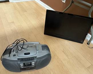 Vizio TV & Aiwa Boombox 