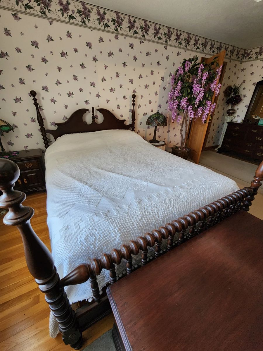 Traditional queen bed